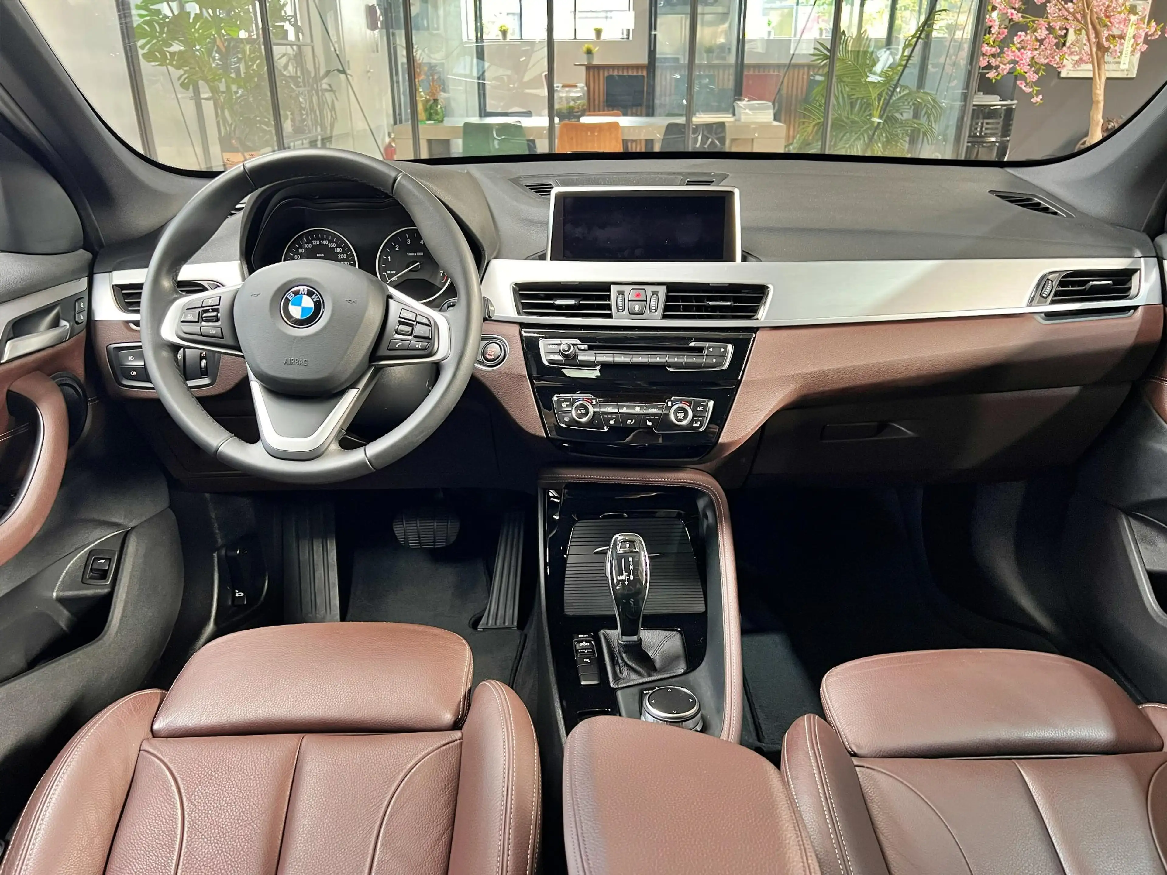 BMW X1 sDrive20i High Executive xLine | Panoramadak | LED — photo 17