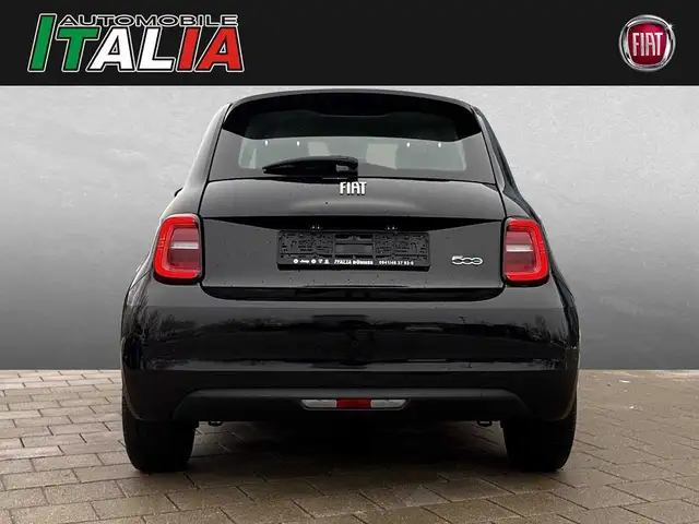 Fiat 500e view 4