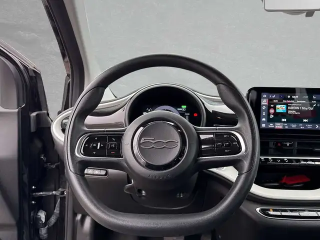 Fiat 500e view 11