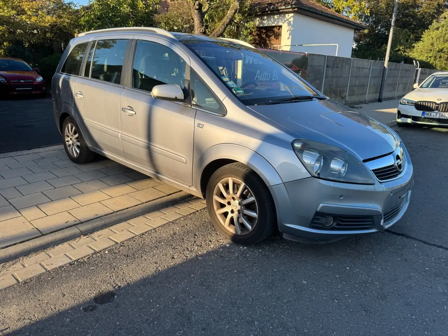 Opel Zafira B Edition*AUTOMATIK*AHK*130TKM* Grau - 2