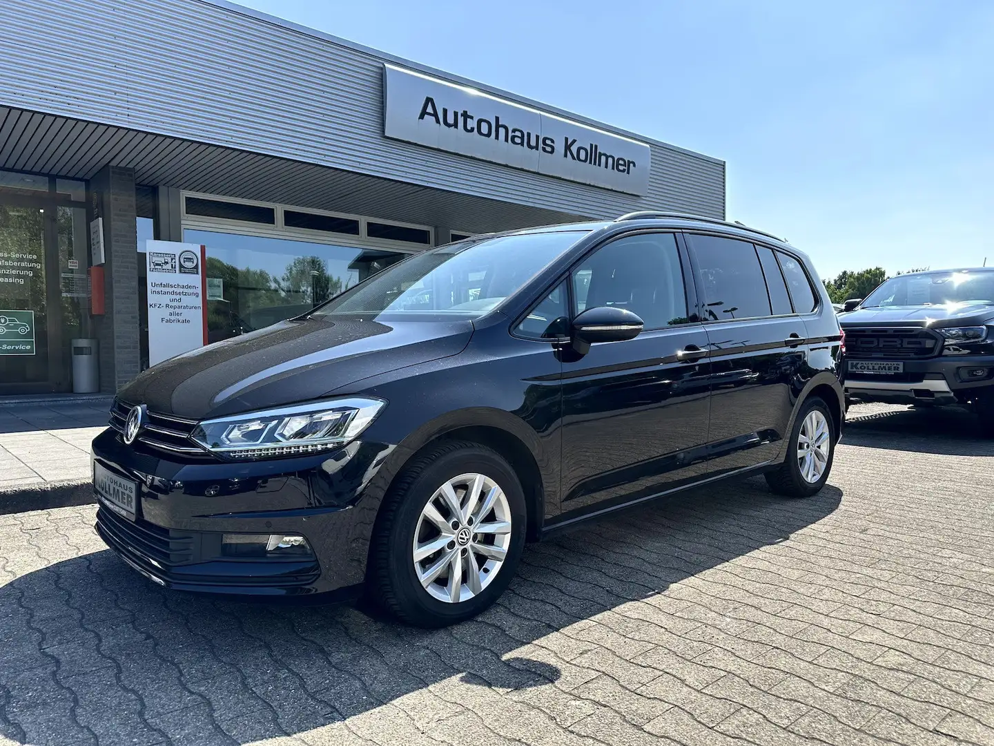 Volkswagen Touran Comfortline DSG*AHK*RFK*Klima Zwart - 2