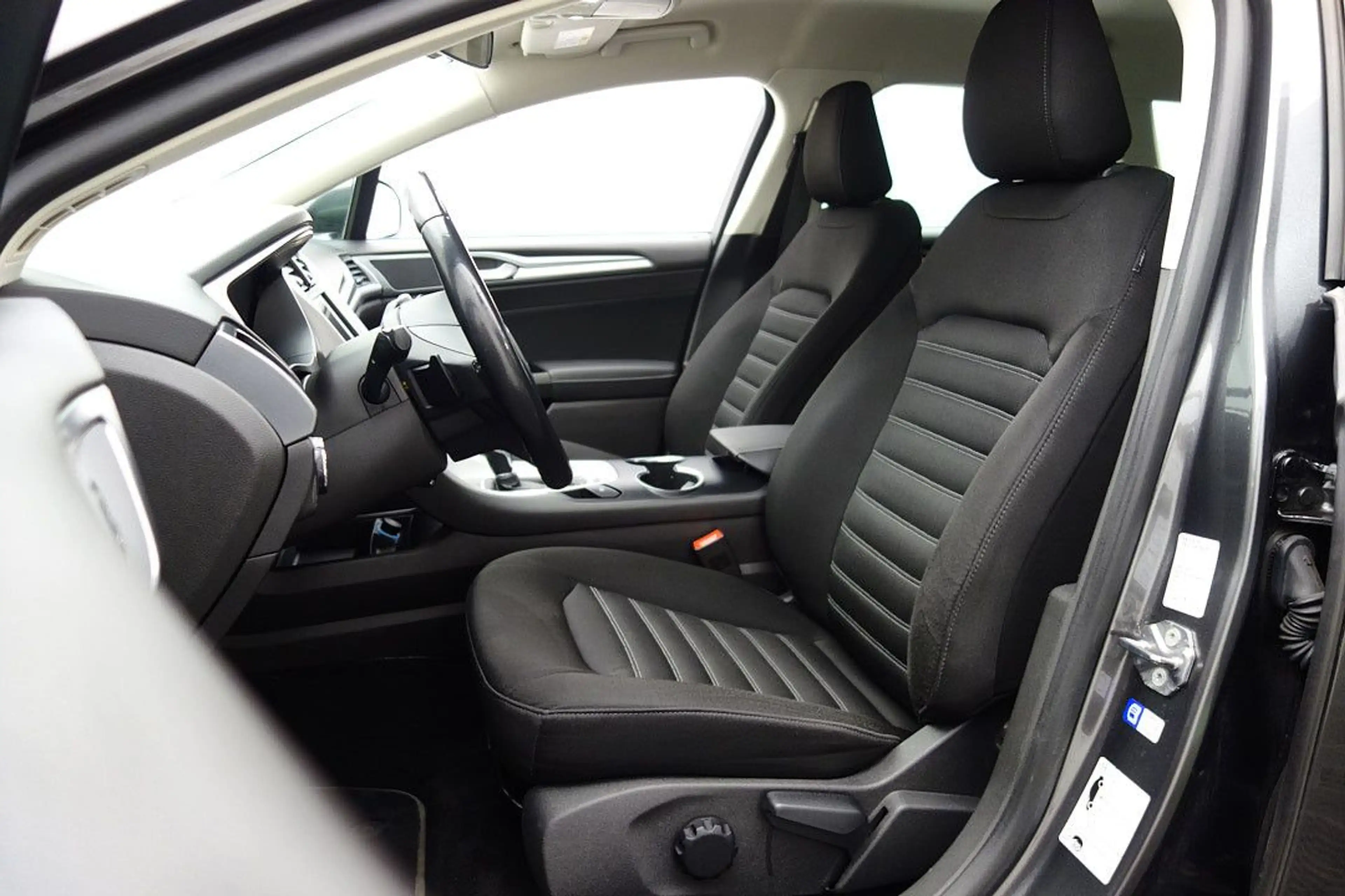 Ford Mondeo Turnier Aut. BUSINESS LED+NAVI+KEYLESS — photo 9