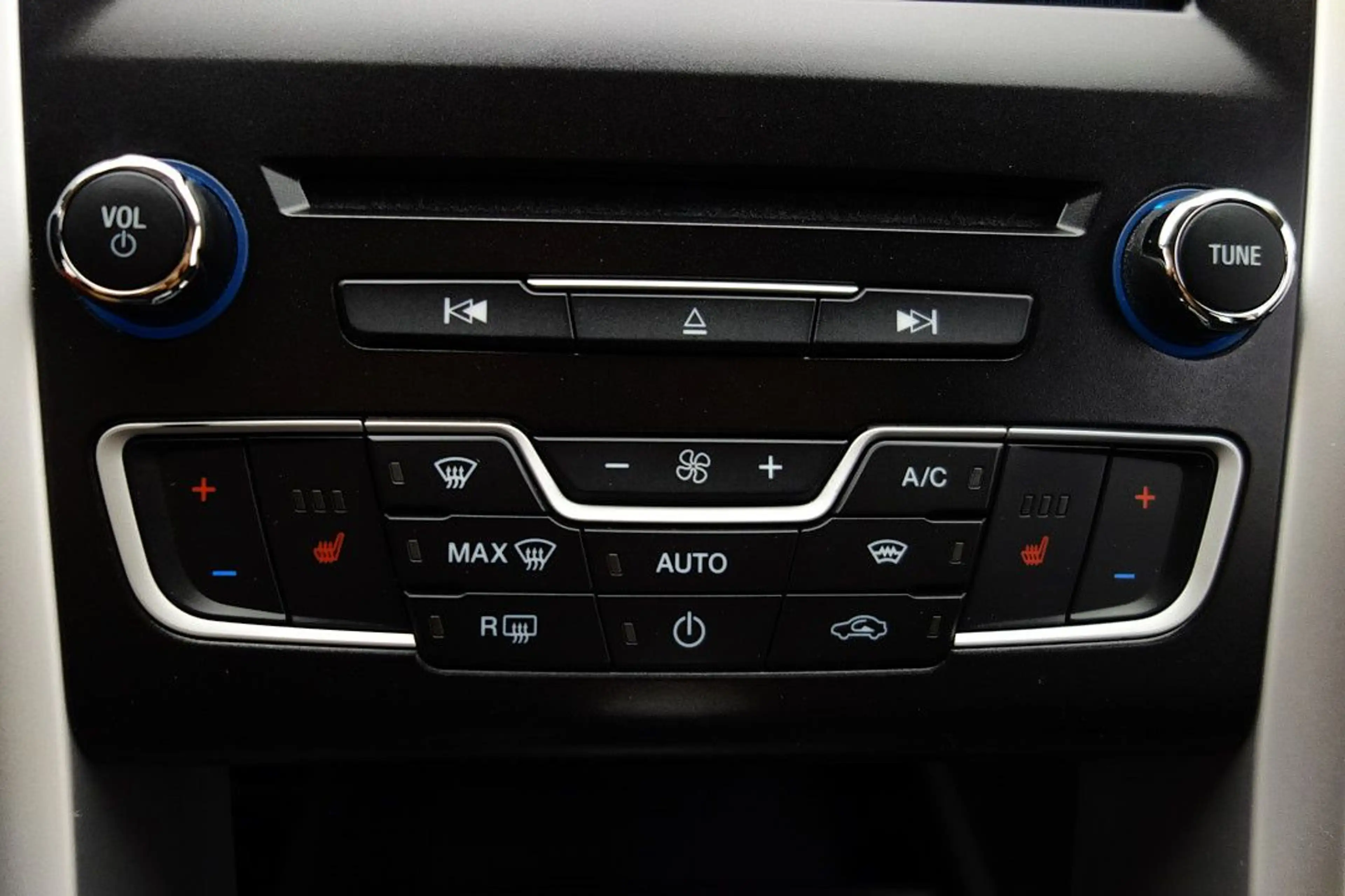 Ford Mondeo Turnier Aut. BUSINESS LED+NAVI+KEYLESS — photo 25