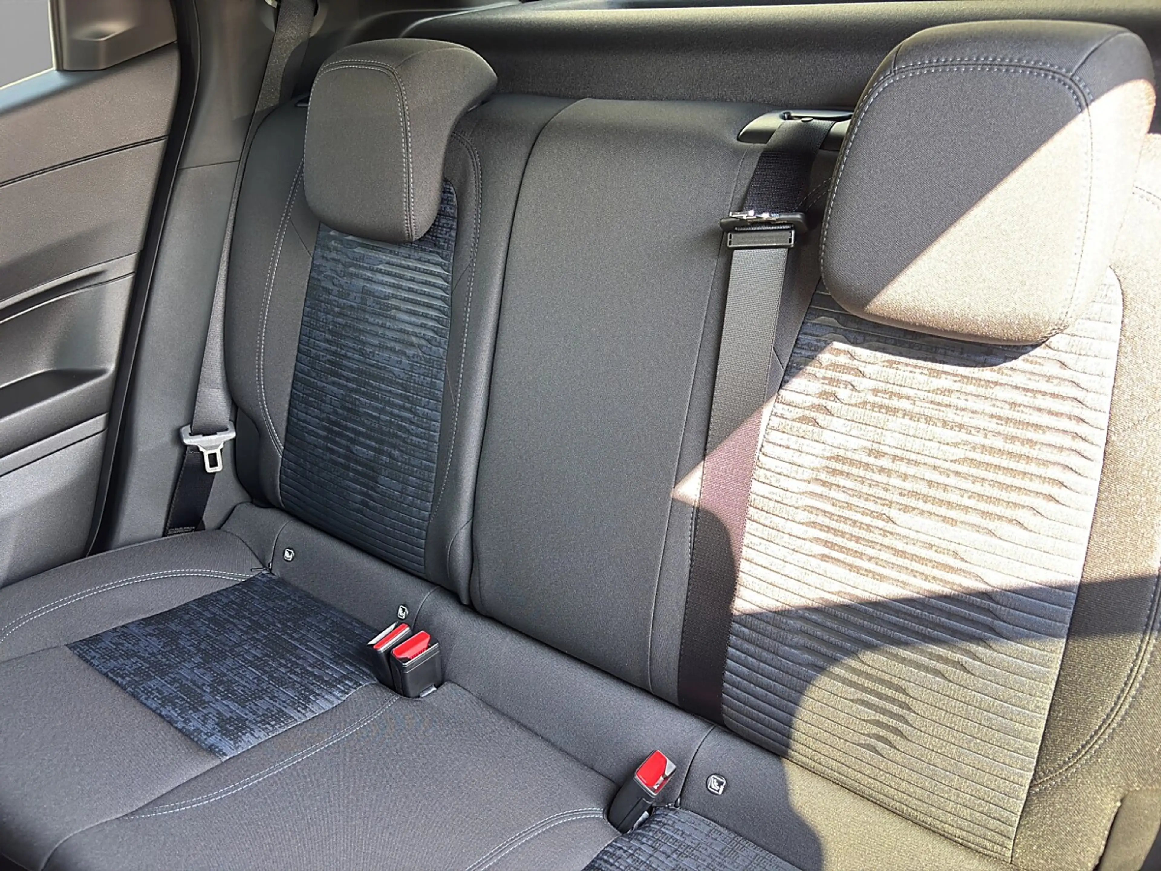 Alfa Romeo Junior Ibrida Sprint 1.2 MHEV e-DCT6 — photo 10