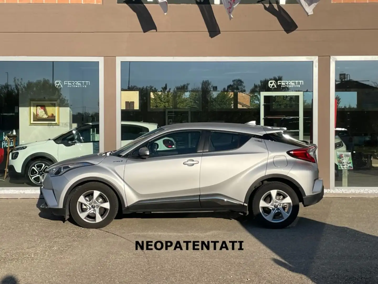 Toyota C-HR 1.8 Hybrid E-CVT Active Plateado - 1