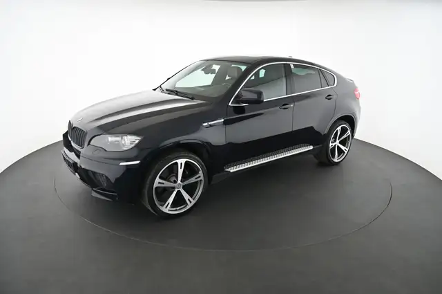 BMW X6 M view 3