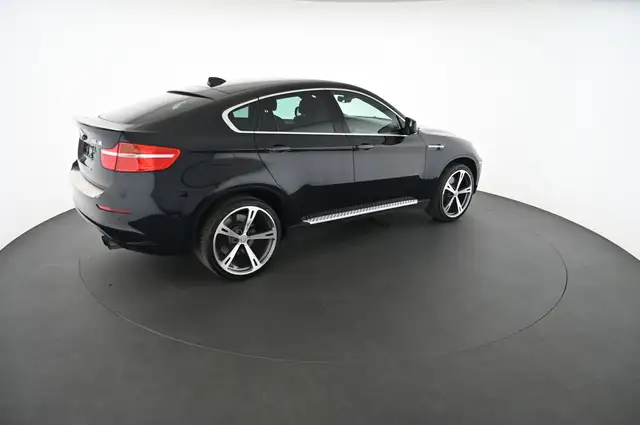 BMW X6 M view 4