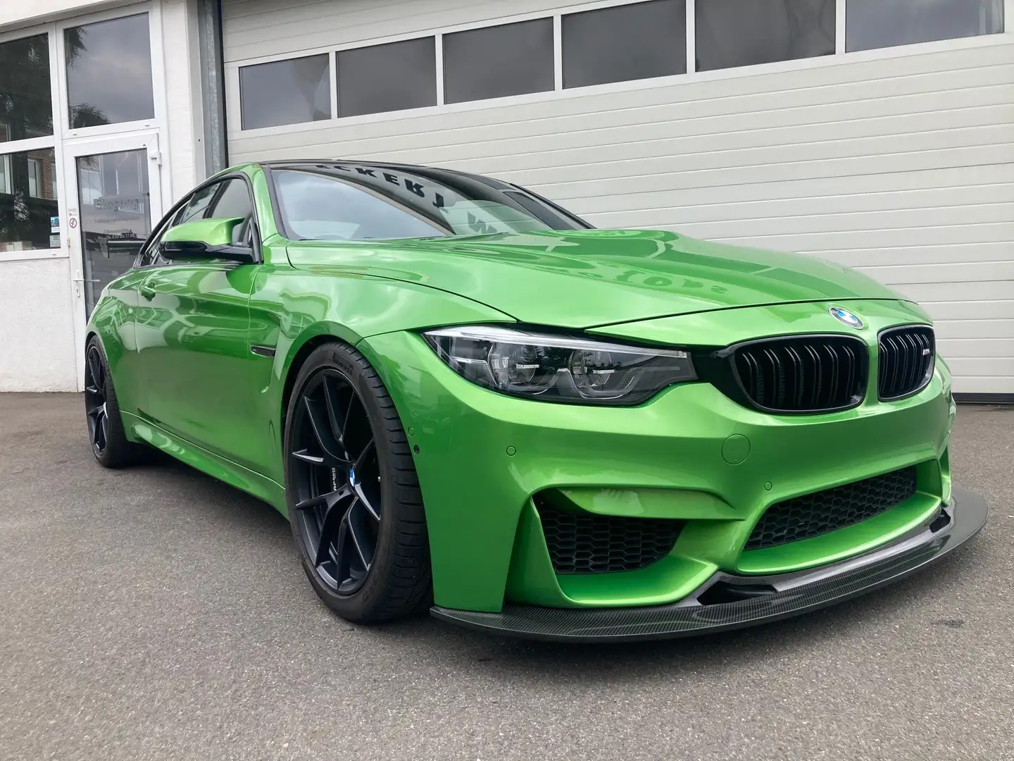 BMW M4 Coupe DKG Competition BORN IN M-TOWN Groen - 2