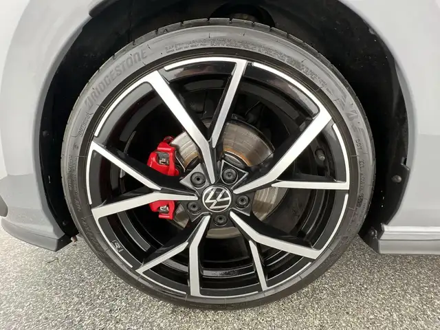 Volkswagen Golf view 6