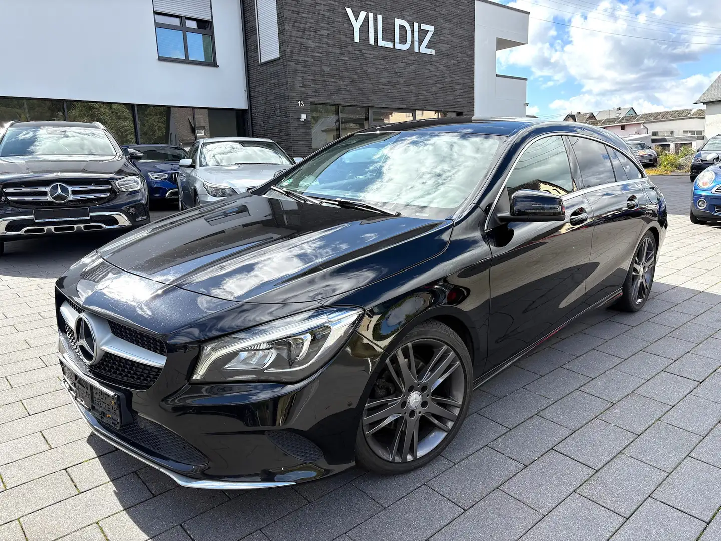 Mercedes-Benz CLA 200 * LEDER * LED * NAVI Noir - 1