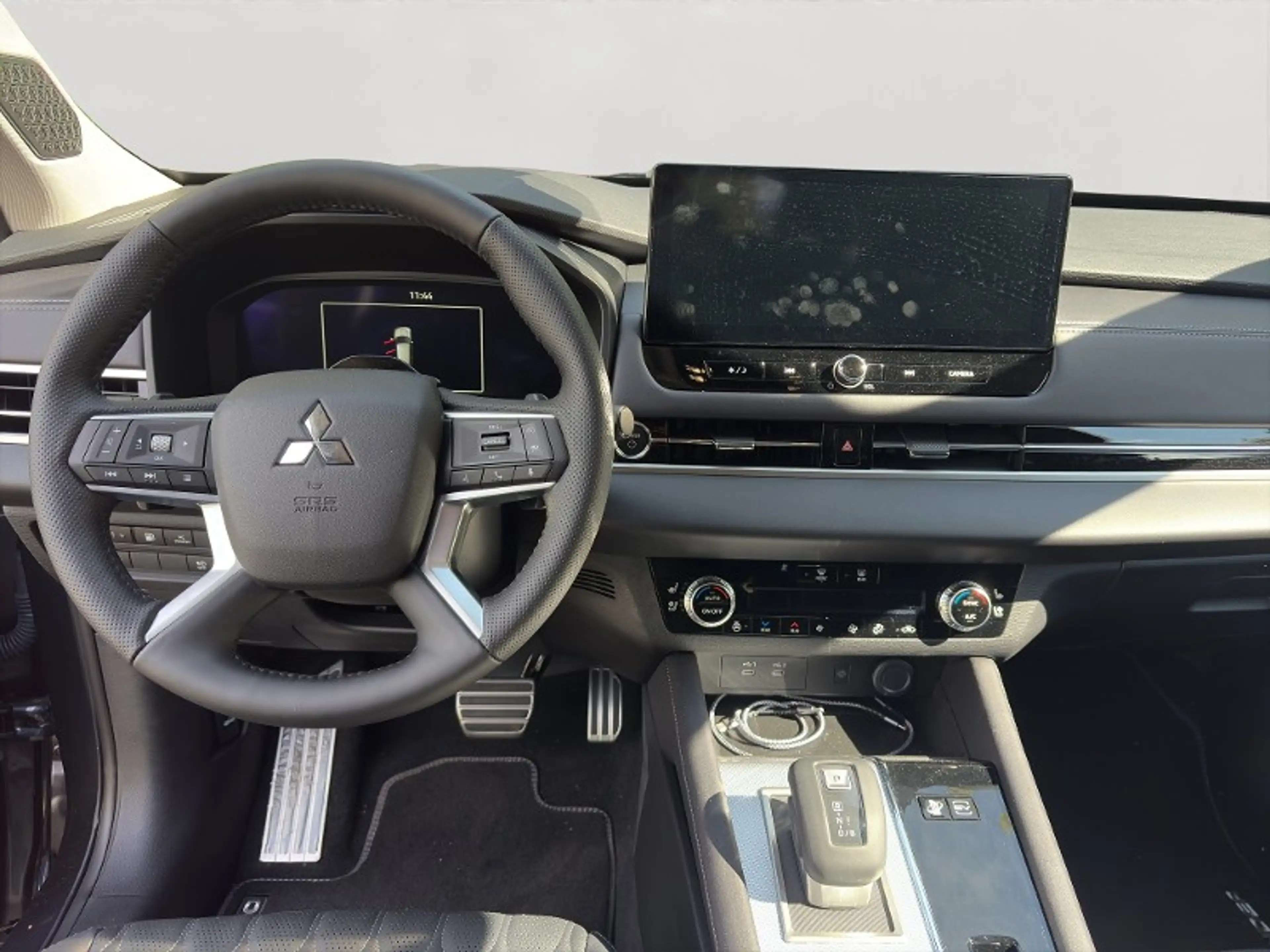 Mitsubishi Outlander 2.4L PHEV Diamant — photo 14