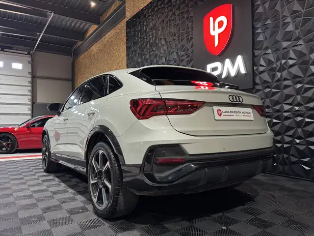 Audi Q3 view 6