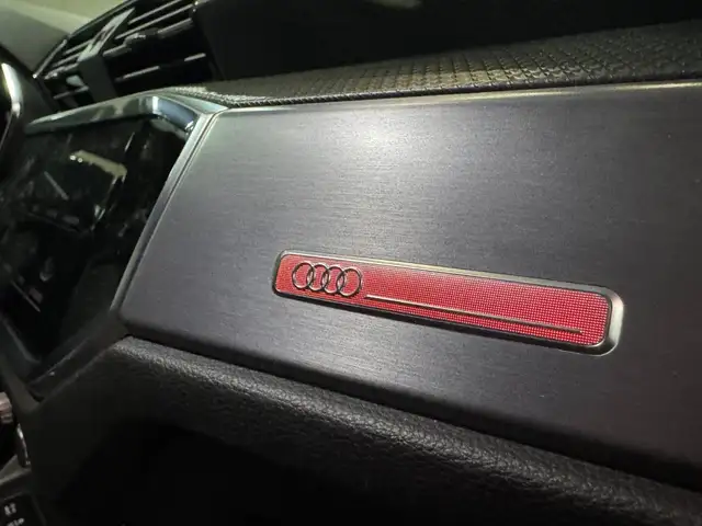 Audi Q3 view 16