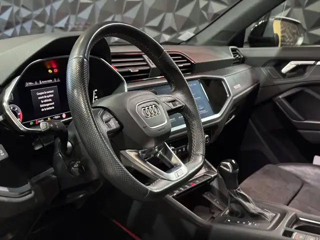 Audi Q3 view 15