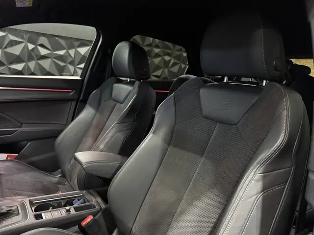 Audi Q3 view 12
