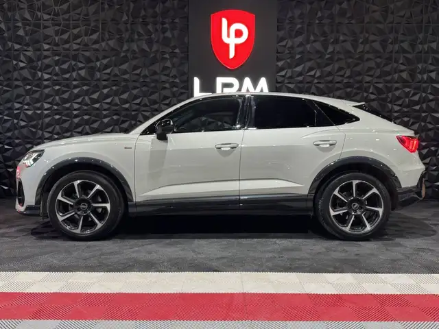 Audi Q3 view 10