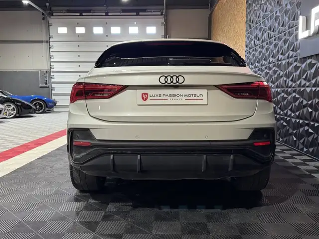 Audi Q3 view 5