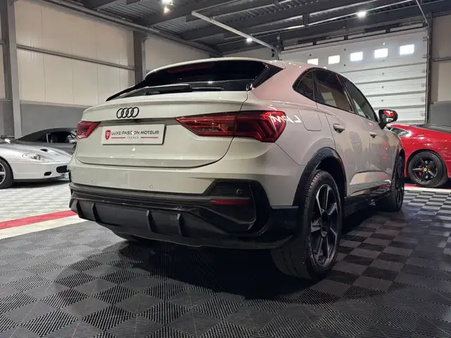 Audi Q3 view 7