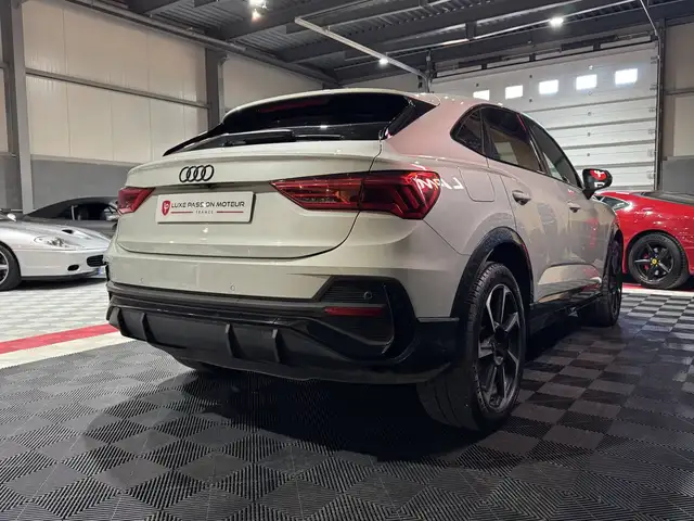 Audi Q3 view 7