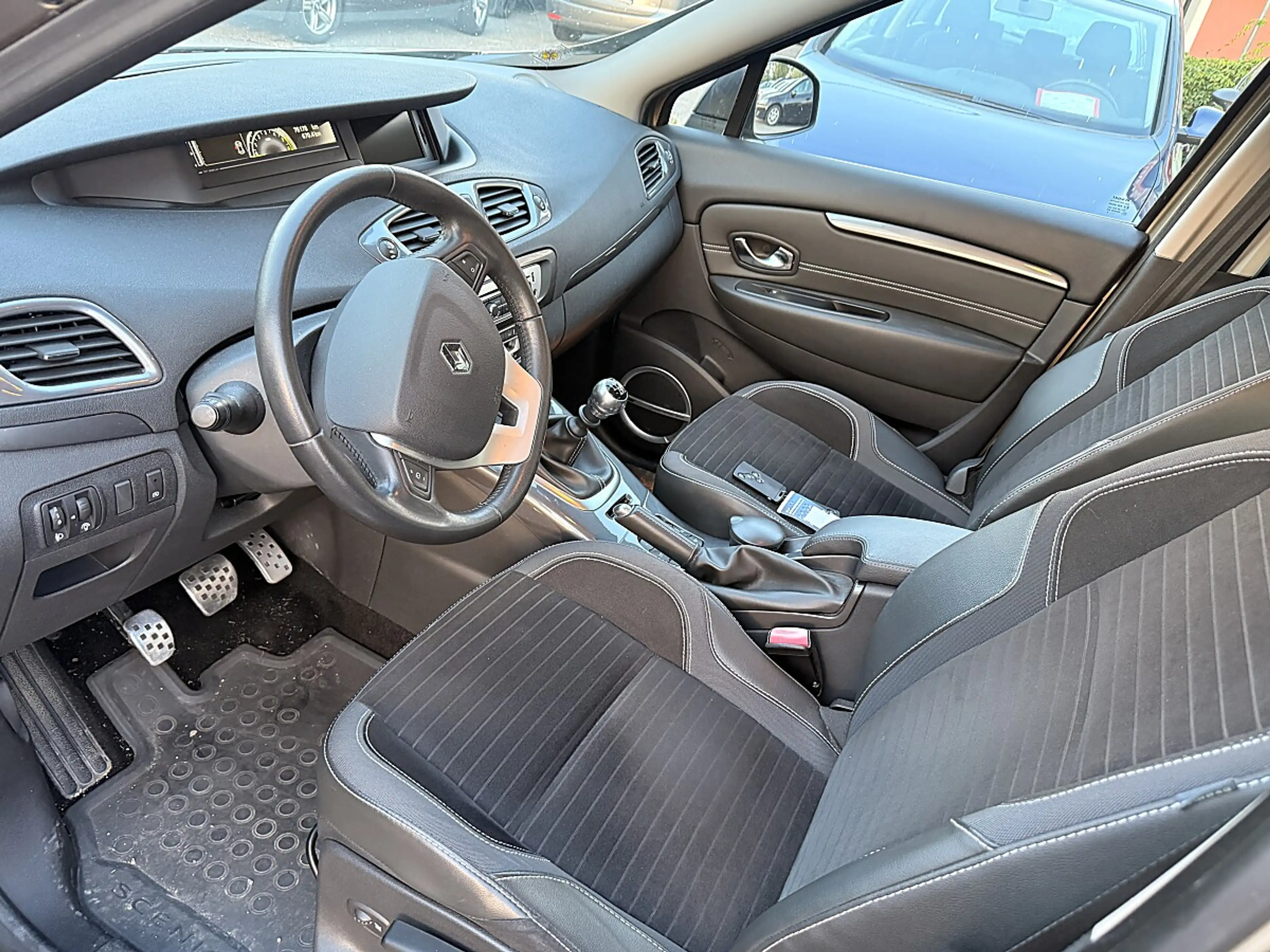 Renault Scenic Scénic XMOD Energy dCi 110 Bose Edition — photo 12