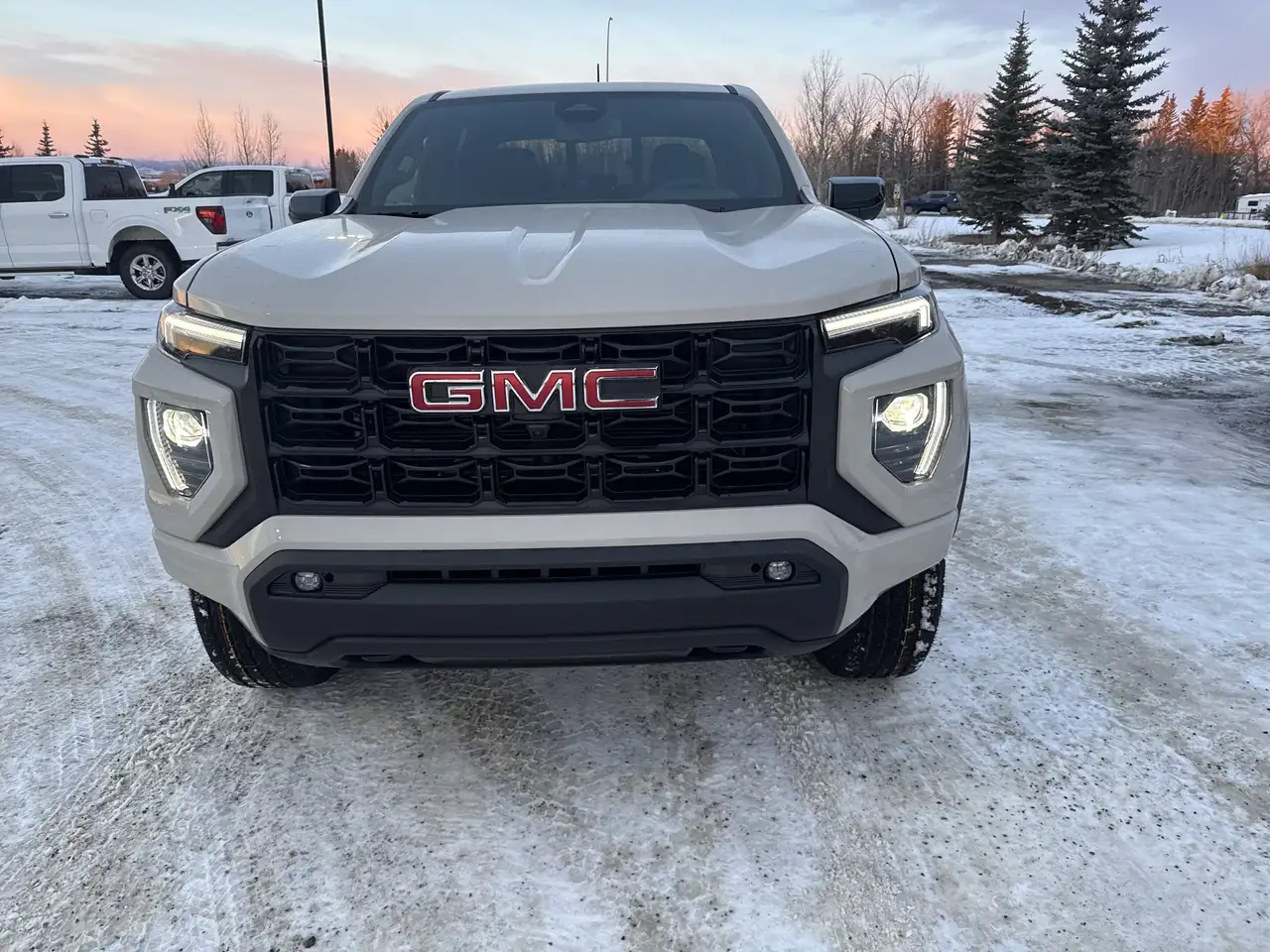 GMC Canyon снимка GMC Canyon