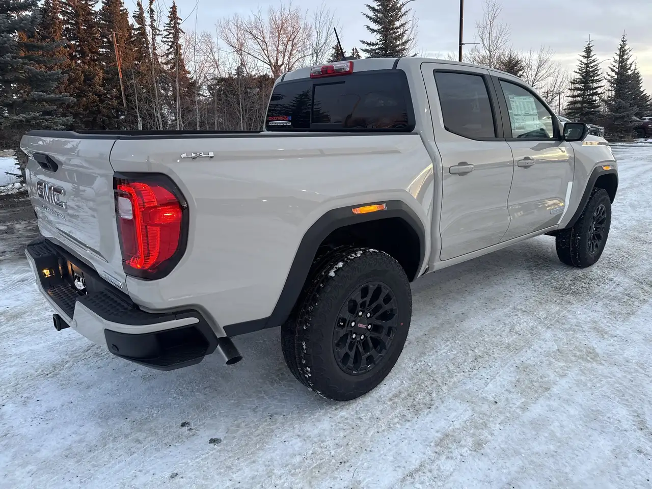 GMC Canyon снимка GMC Canyon