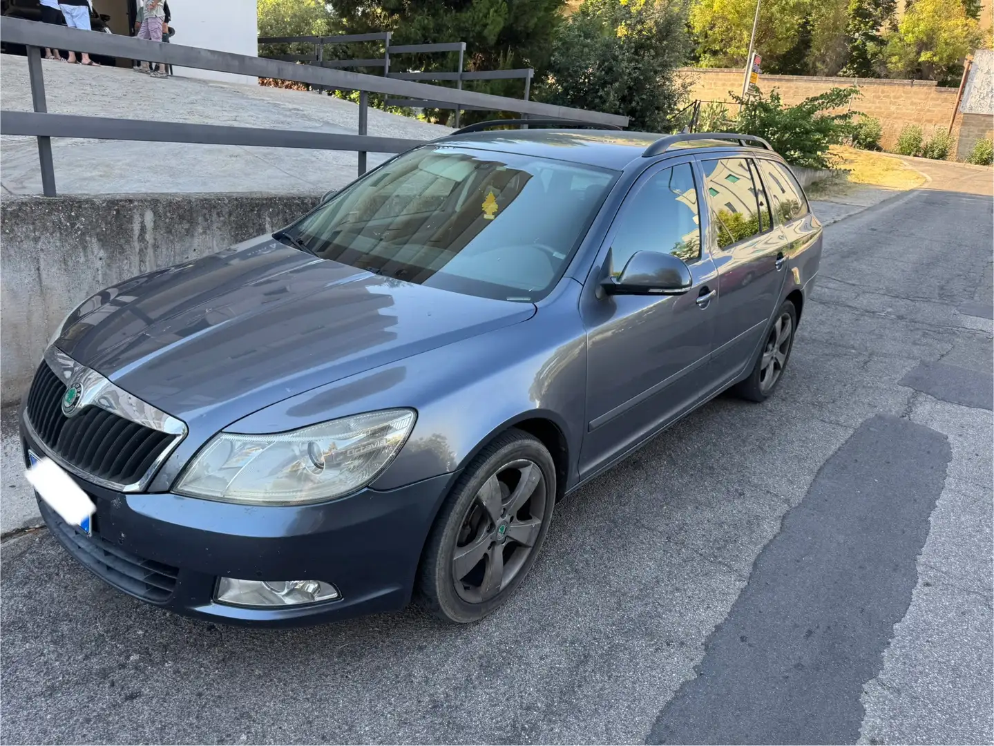 Skoda Octavia Wagon 1.6 tdi cr Elegance DSG - - 1