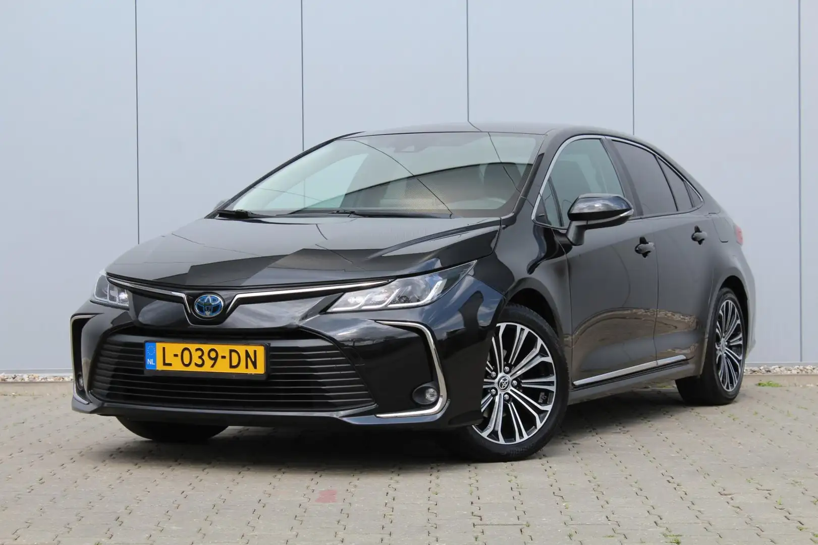 Toyota Corolla 1.8 Hybrid Business Plus | Trekhaak | Clima / Crui Zwart - 1