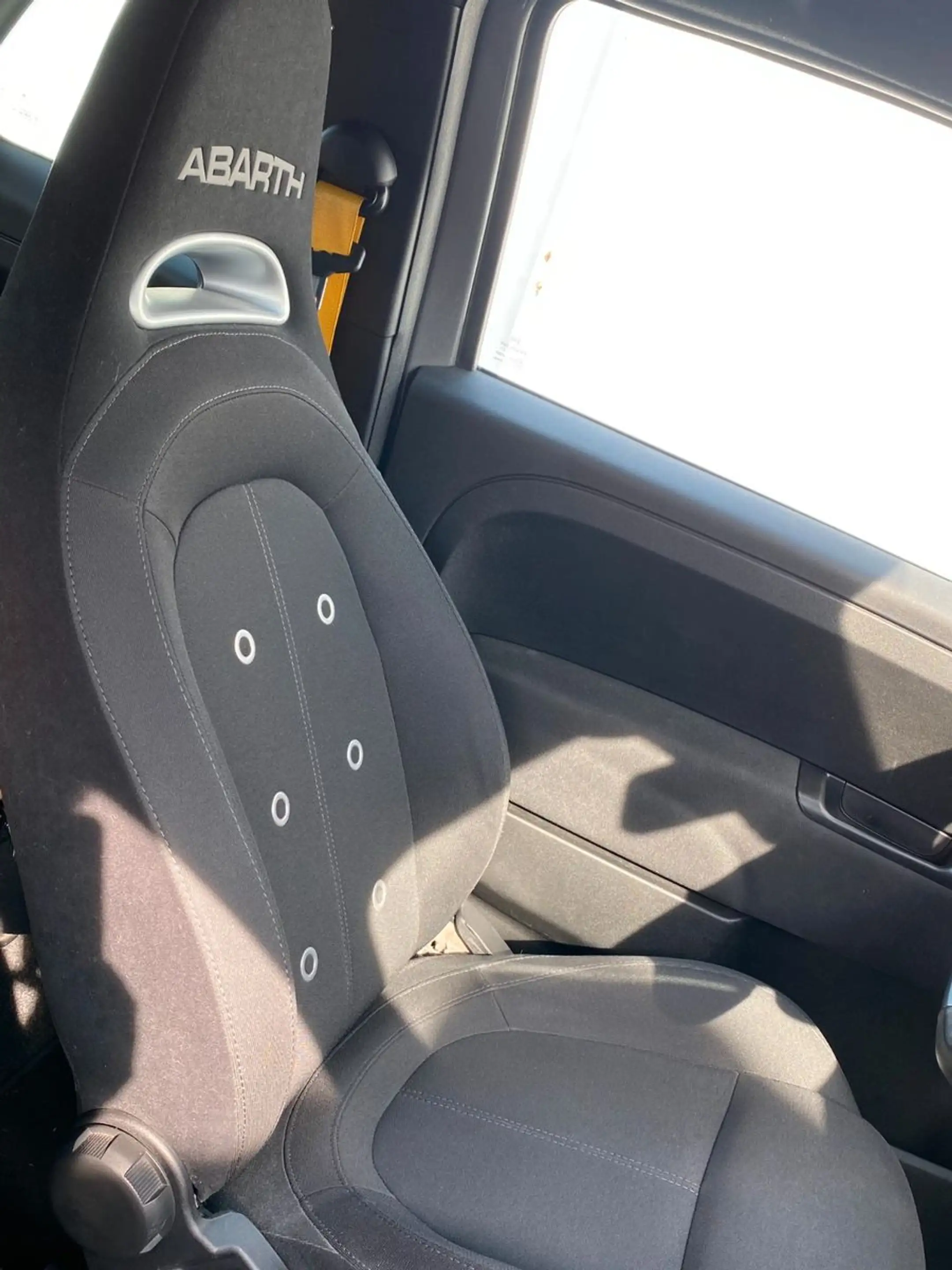 Abarth 595C 1.4 T-Jet 16V 595C Pista — photo 15