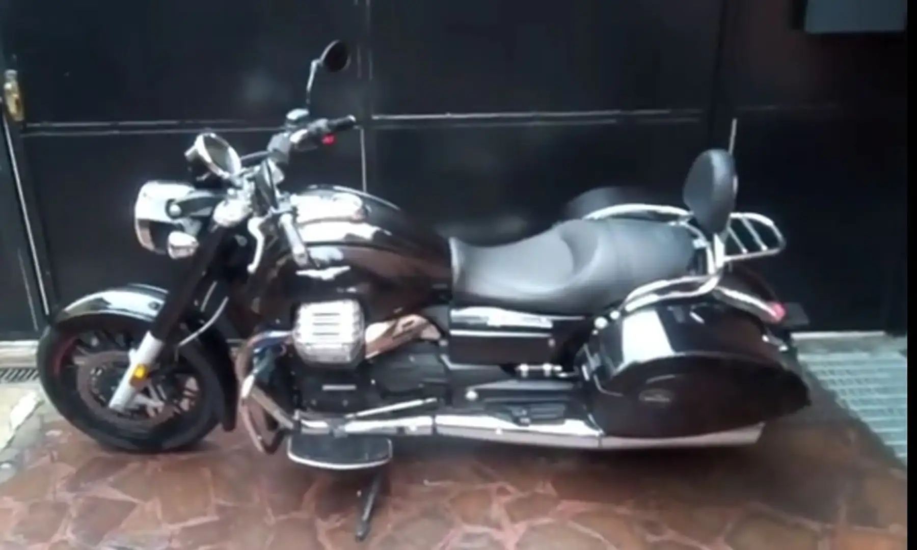 Moto Guzzi California 1400 Custom Nero - 1