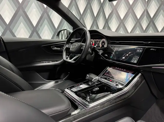 Audi Q8 50 TDI Quattro // S-LINE // MATRIX // AHK // Ansicht 18