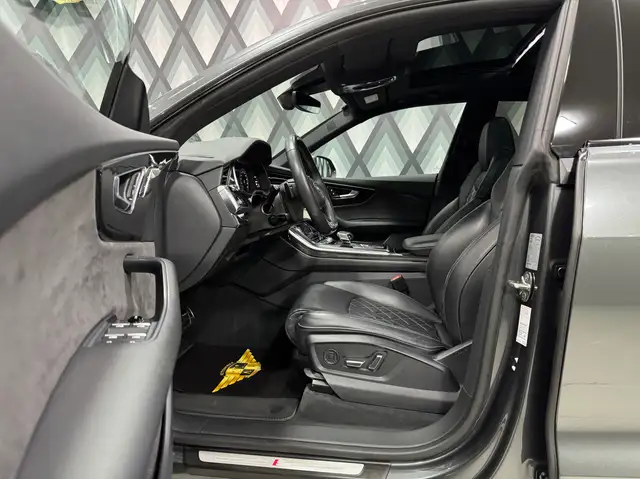 Audi Q8 50 TDI Quattro // S-LINE // MATRIX // AHK // Ansicht 12