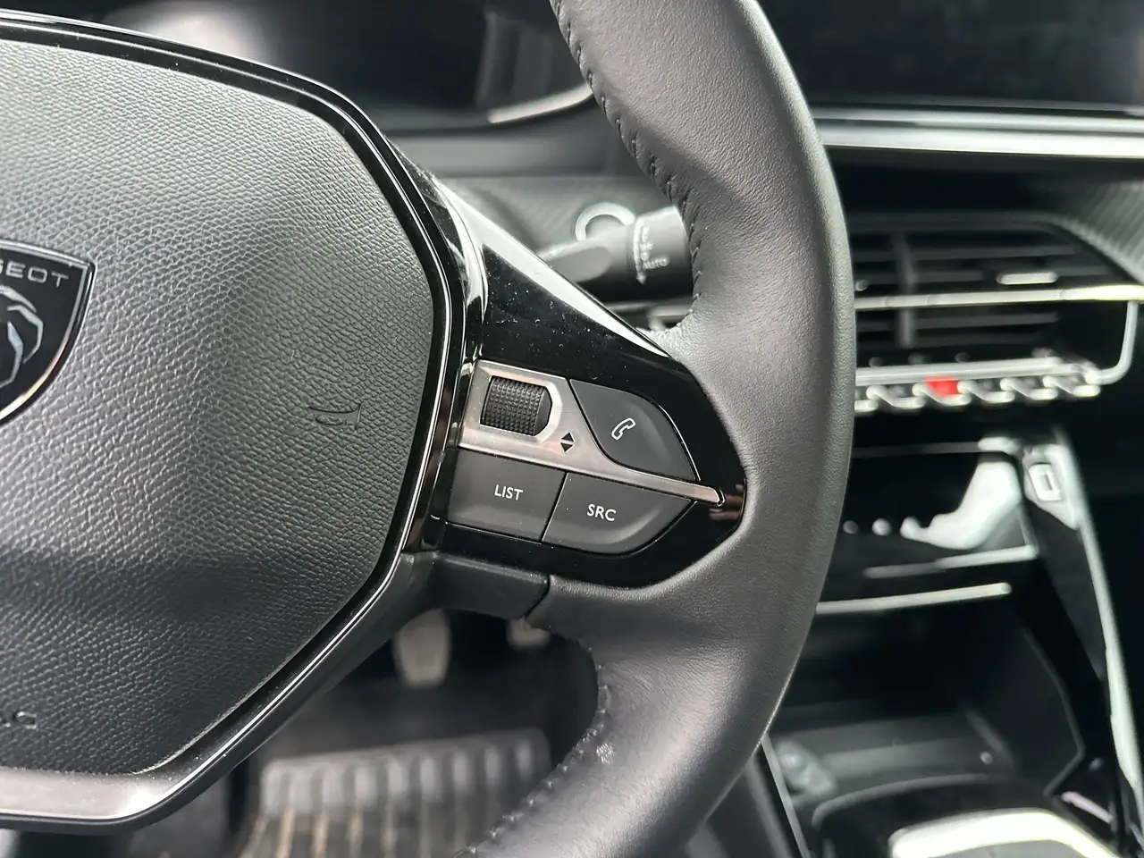 Peugeot 208 1.2 PureTech Allure 8