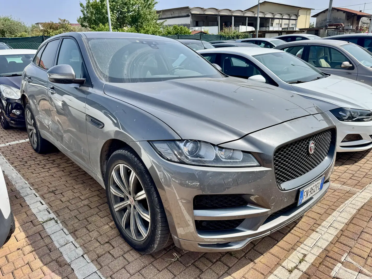 Jaguar F-Pace 2.0d i4 Prestige awd 180cv auto my19  MOTORE OK Argento - 1