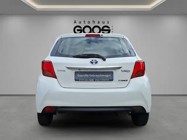 Toyota Yaris view 4