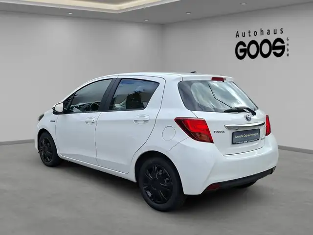 Toyota Yaris view 3