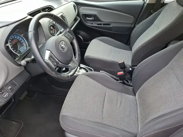 Toyota Yaris view 10