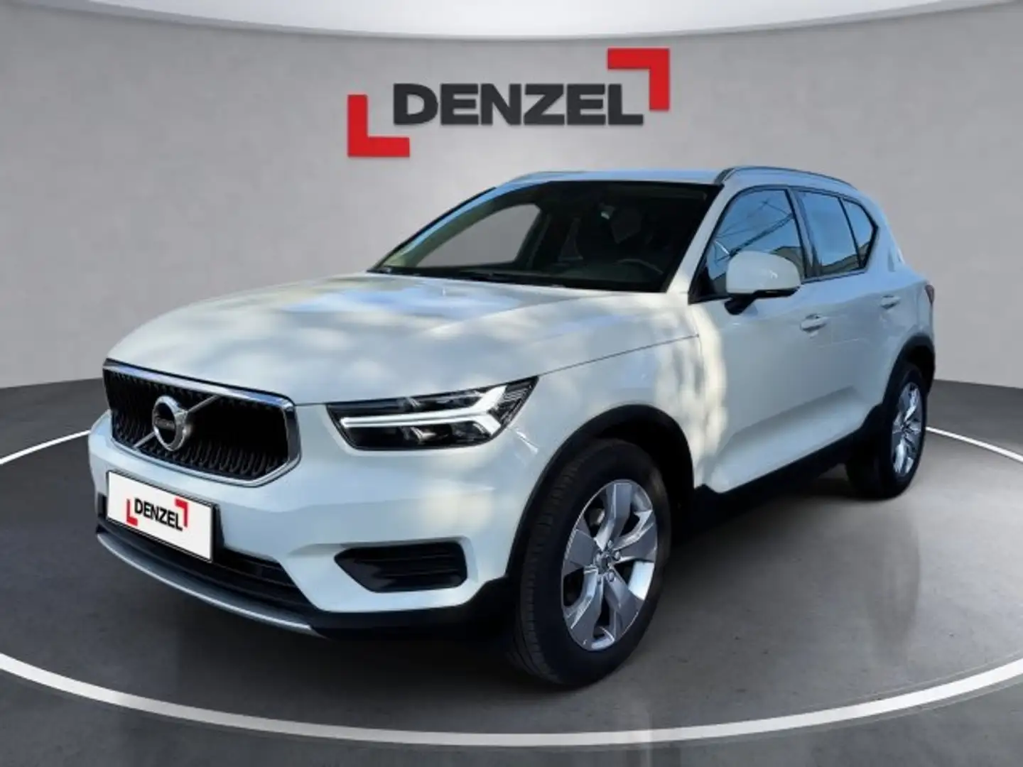 Volvo XC40 T3 Momentum Geartronic Weiß - 1