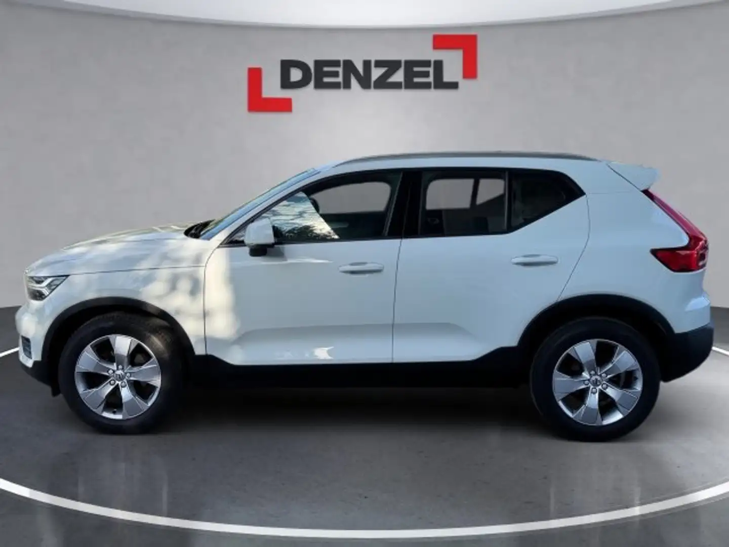 Volvo XC40 T3 Momentum Geartronic Weiß - 2