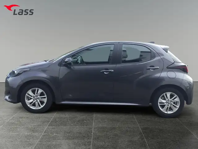 Toyota Yaris view 3