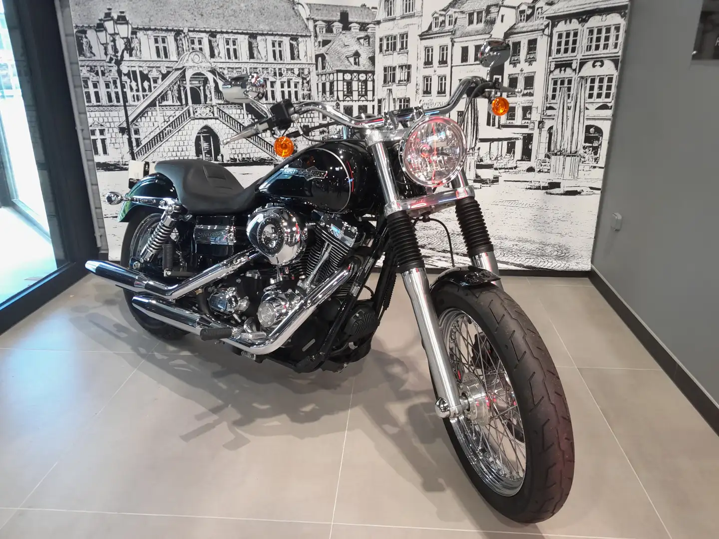 Harley-Davidson Dyna Super Glide - 2