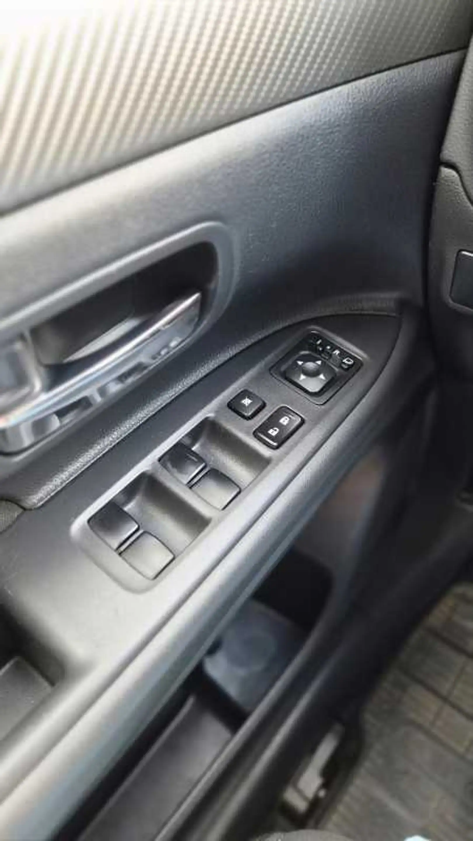 Mitsubishi Outlander 2.0 Klassik Kollektion 2WD SR*WR*AHK — photo 4