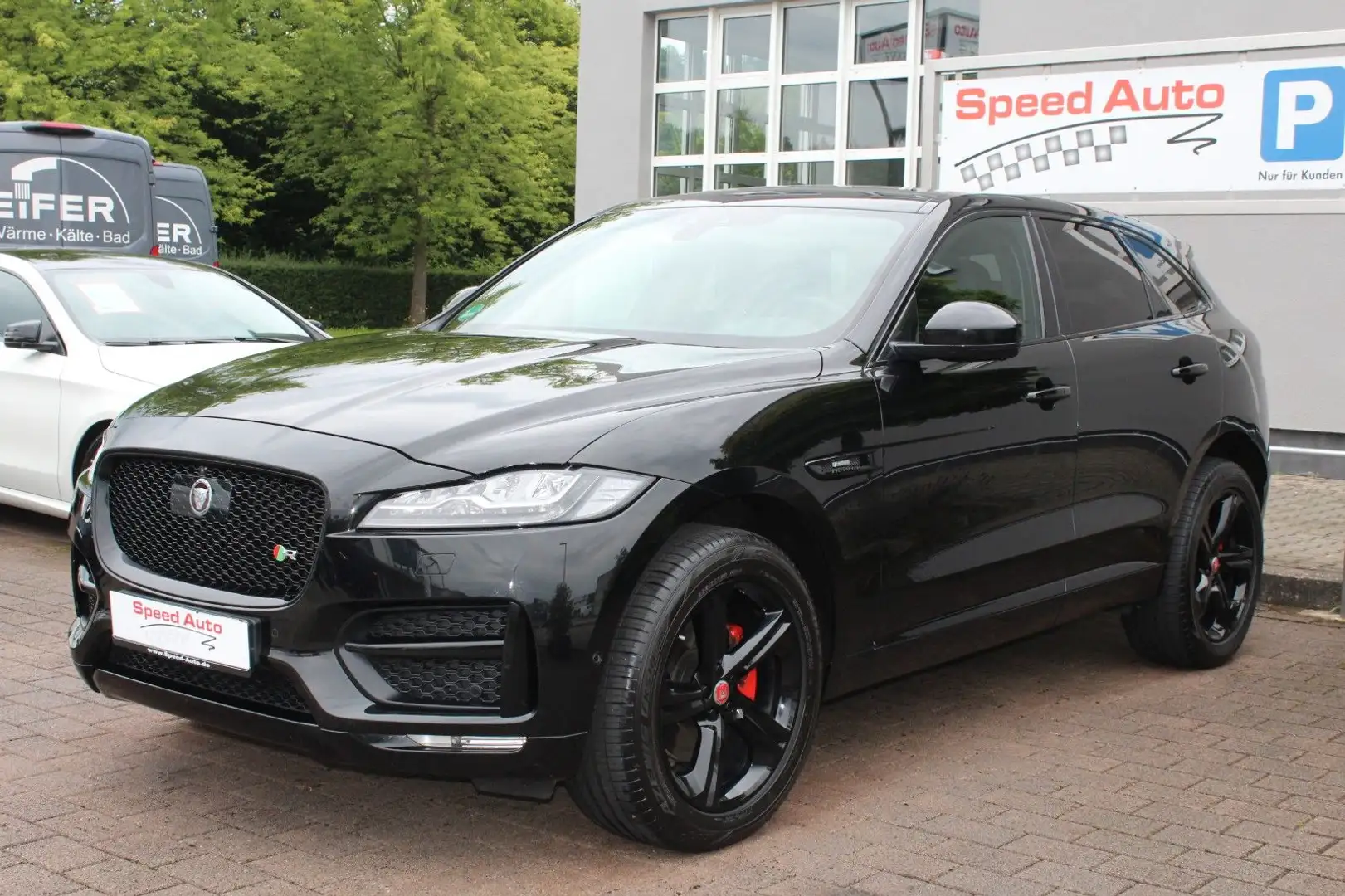 Jaguar F-Pace F-PACE 3.0d R-Sport BLACK/PANORAMA/LEDER ROT/20" Schwarz - 1