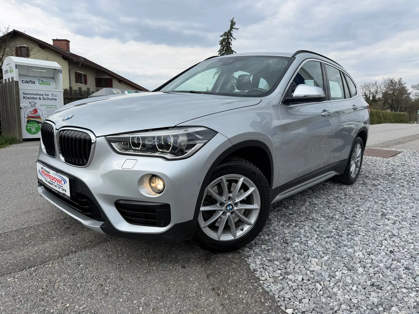 BMW X1 xDrive 20 d Sport Line Grau - 1