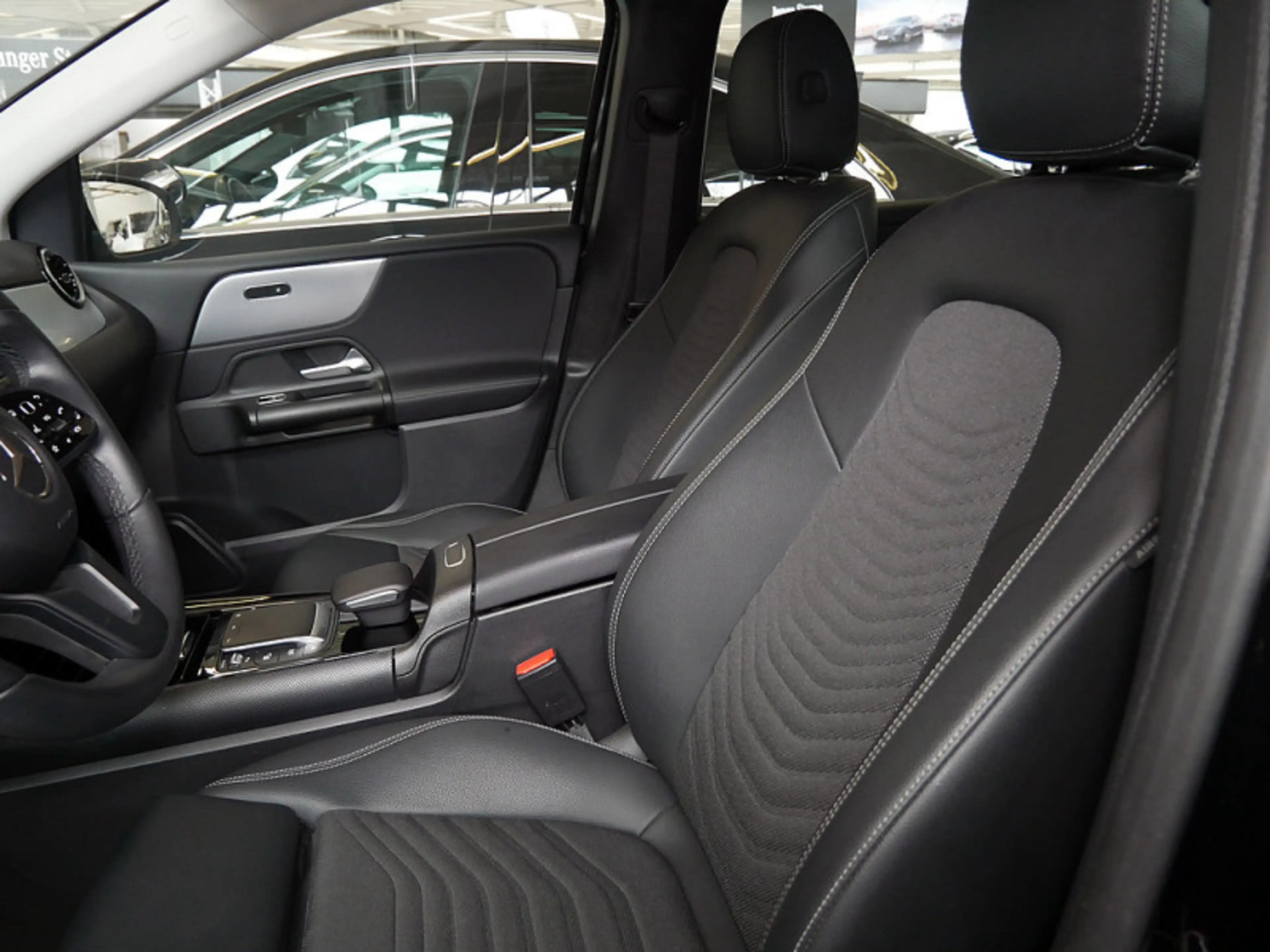 Mercedes-Benz B 250 e KAMERA SPUR PDC SHZ — photo 15