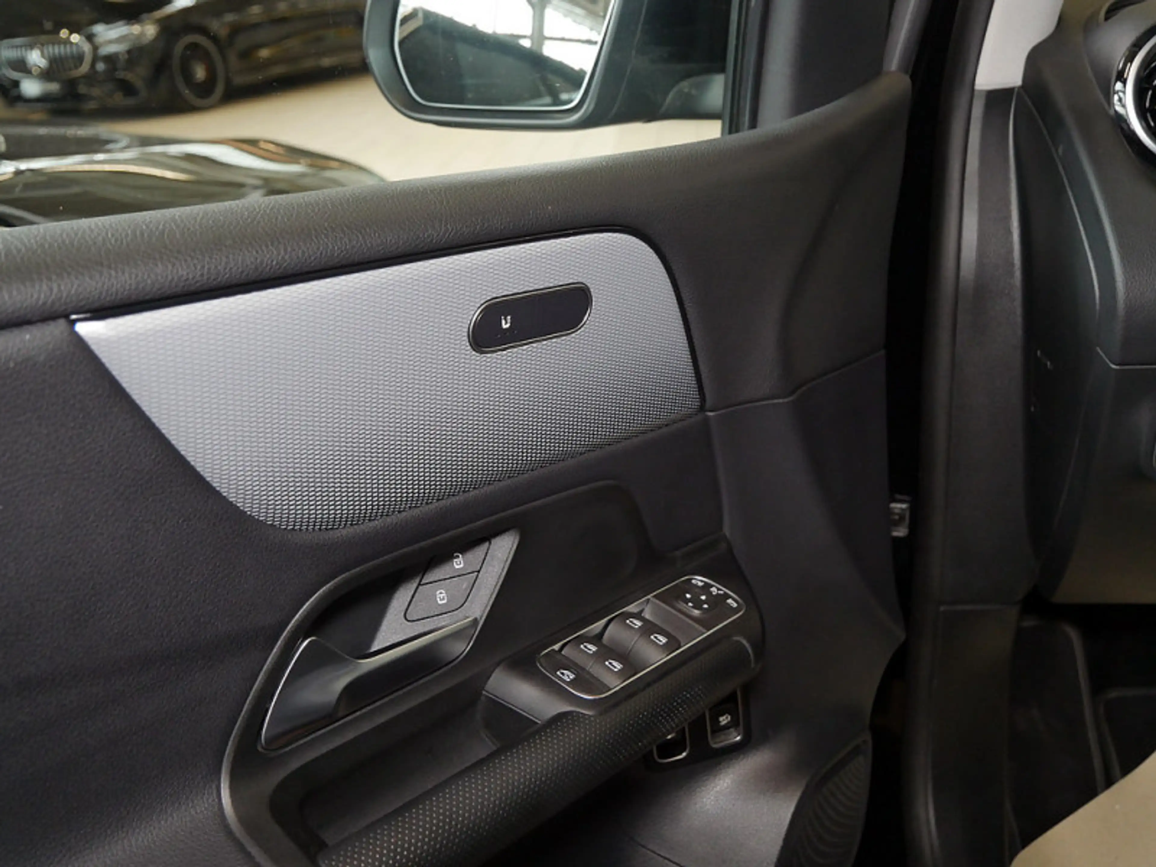 Mercedes-Benz B 250 e KAMERA SPUR PDC SHZ — photo 14