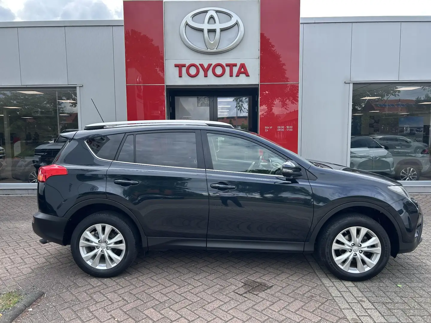Toyota RAV 4 2.0 Executive Business 4WD Automaat Grijs - 2