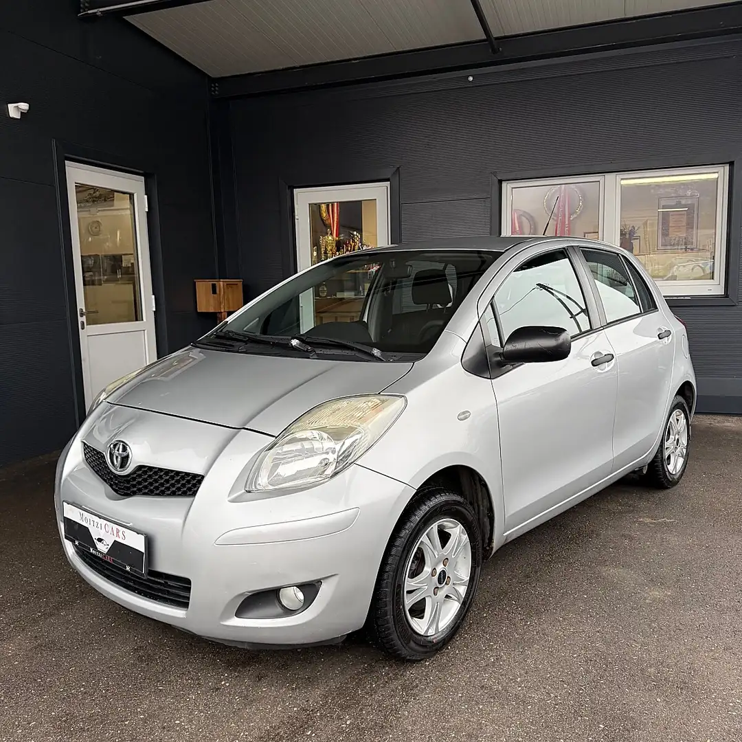 Toyota Yaris 1,0 VVT-i Silber - 1