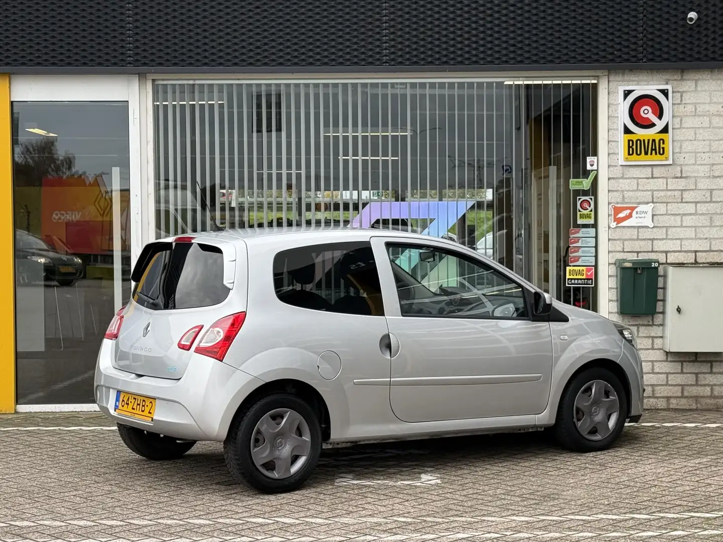 Renault Twingo 1.2 16V Collection | NAP | Airco | Cruise Control Gris - 2