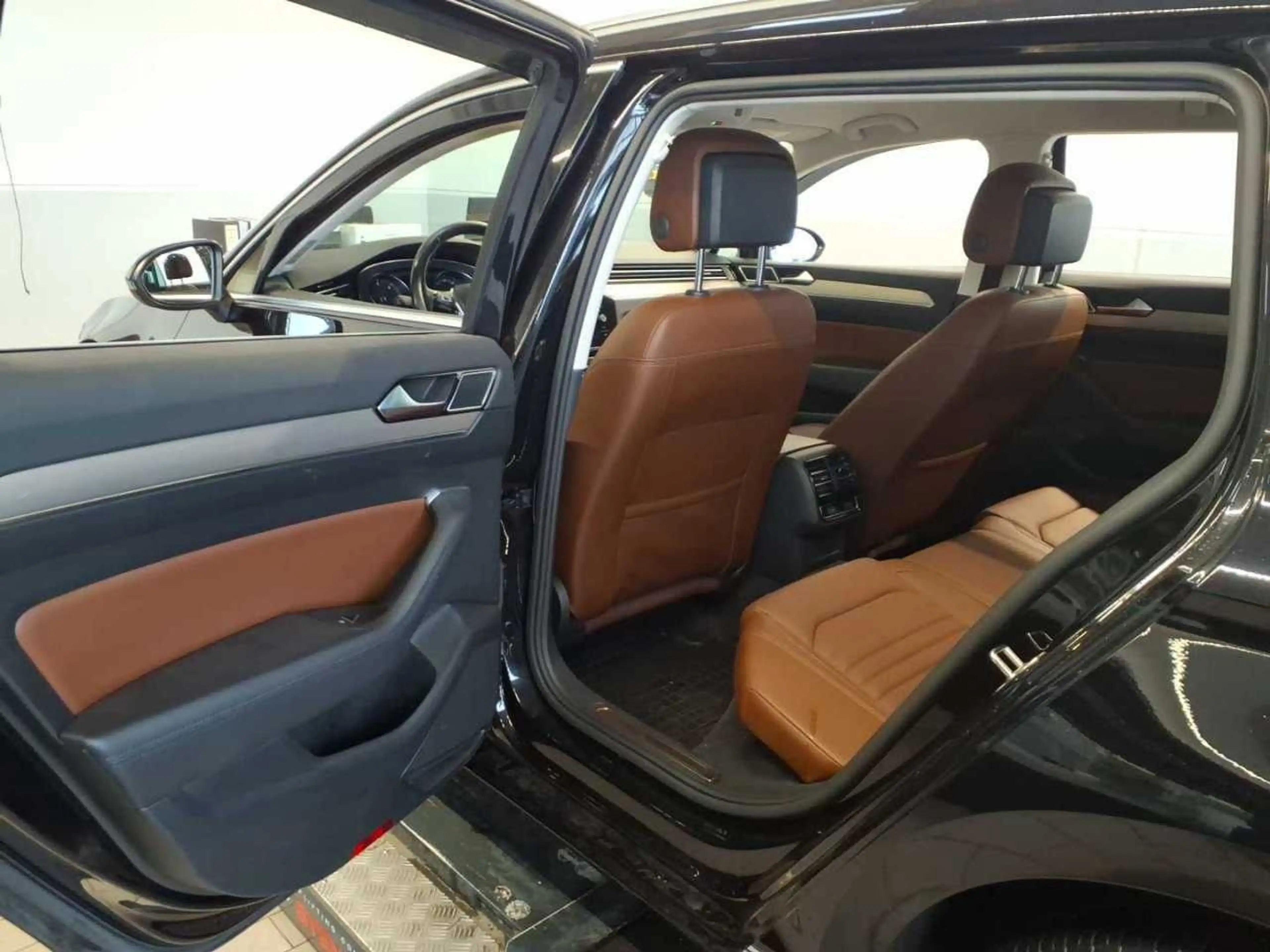Volkswagen Passat Variant Highline 2.0TDI DSG +LED+KAMERA+A — photo 4